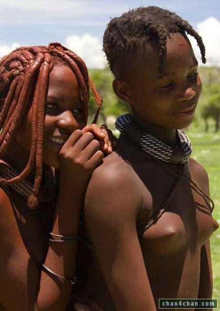 Mujeres africanas y sus tetas desnudas