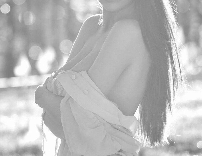 Fotos eróticas en blanco y negro de Brianna Stone