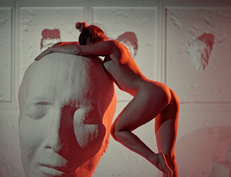 El arte del cuerpo desnudo de una mujer