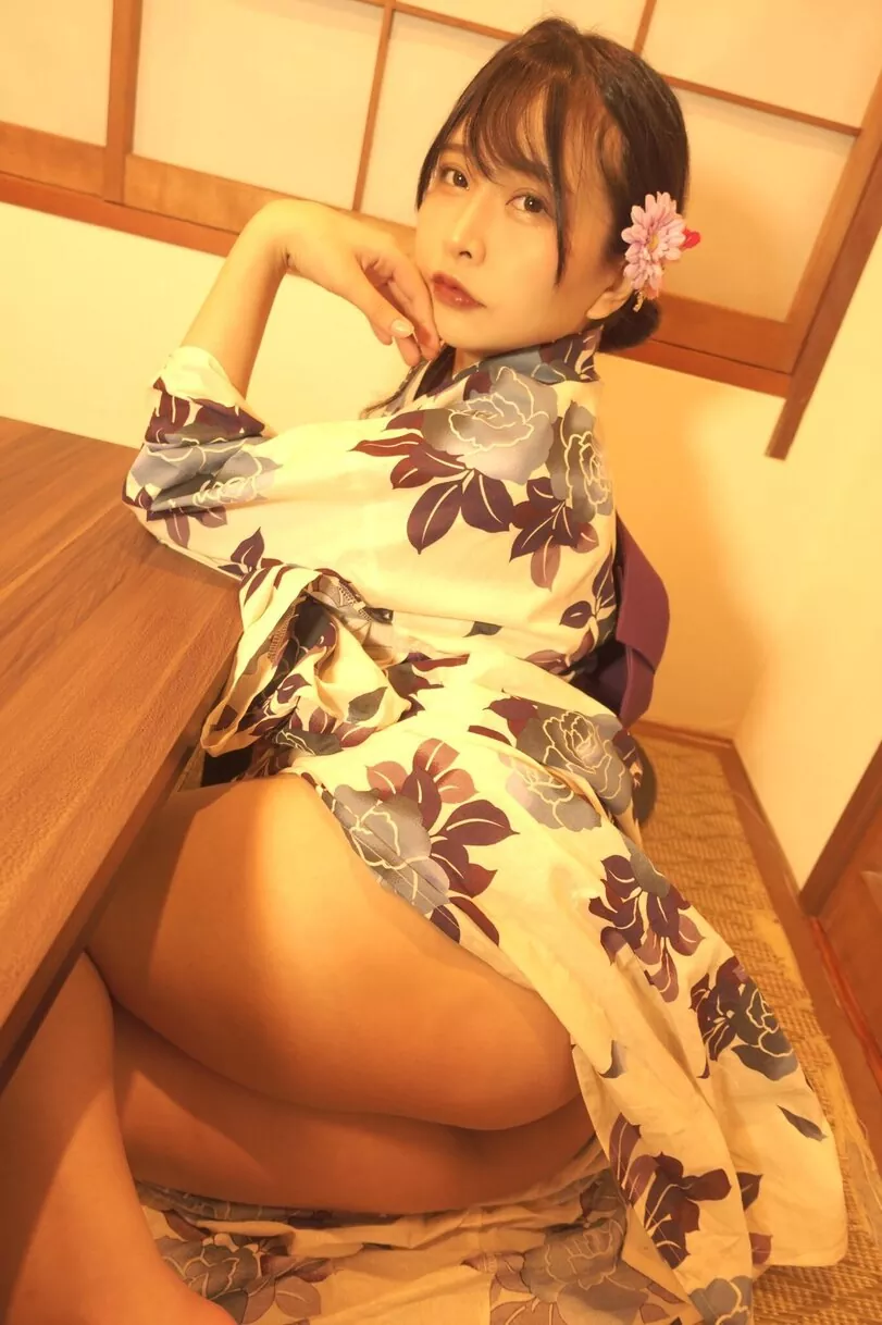 Hashimoto Hikari sexy modelo