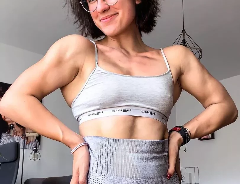 Julia Stichenwirth musculosa modelo del fitness