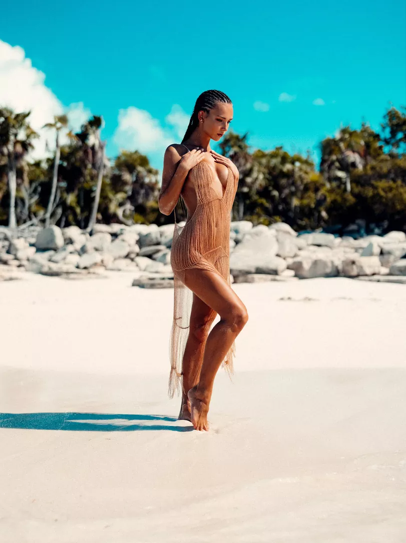 Rachel Cook en una playa de Méjico