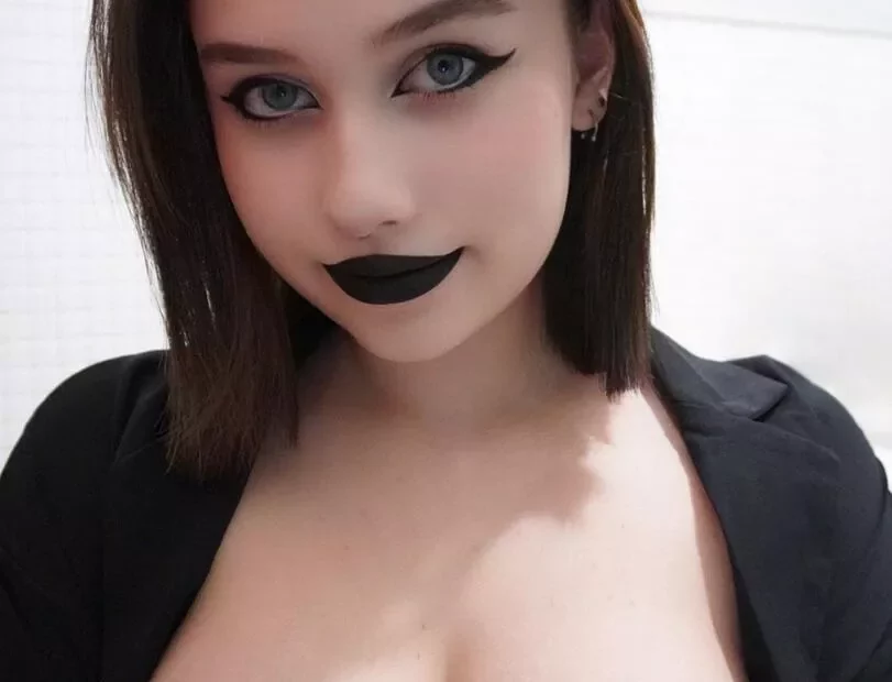 Goth Girl una modelo gótica tetona